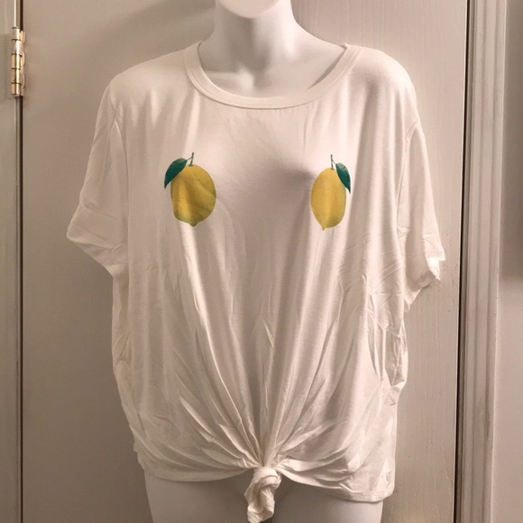 (2X) Plus Size Lemon Print Crop Top - Picture 2 of 4